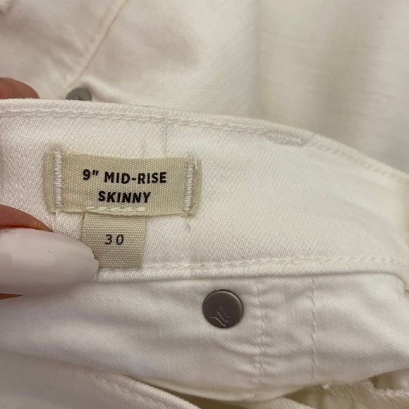 MADEWELL 9" Mid-Rise Skinny in Pure White Distressed Jeans - Picture 10 of 14